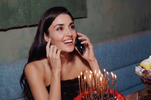 Hande Erçel: 'Doğum günün kutlu olsun!' şaka görseli